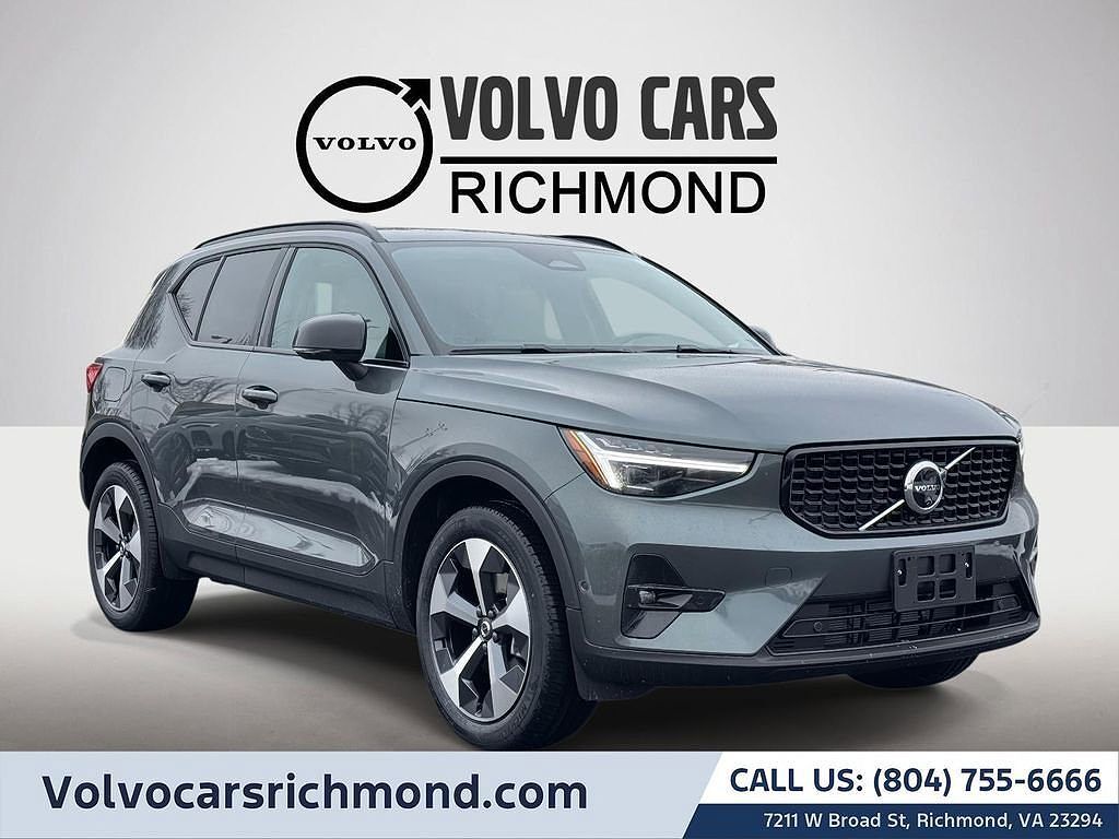 2026 VOLVO XC40