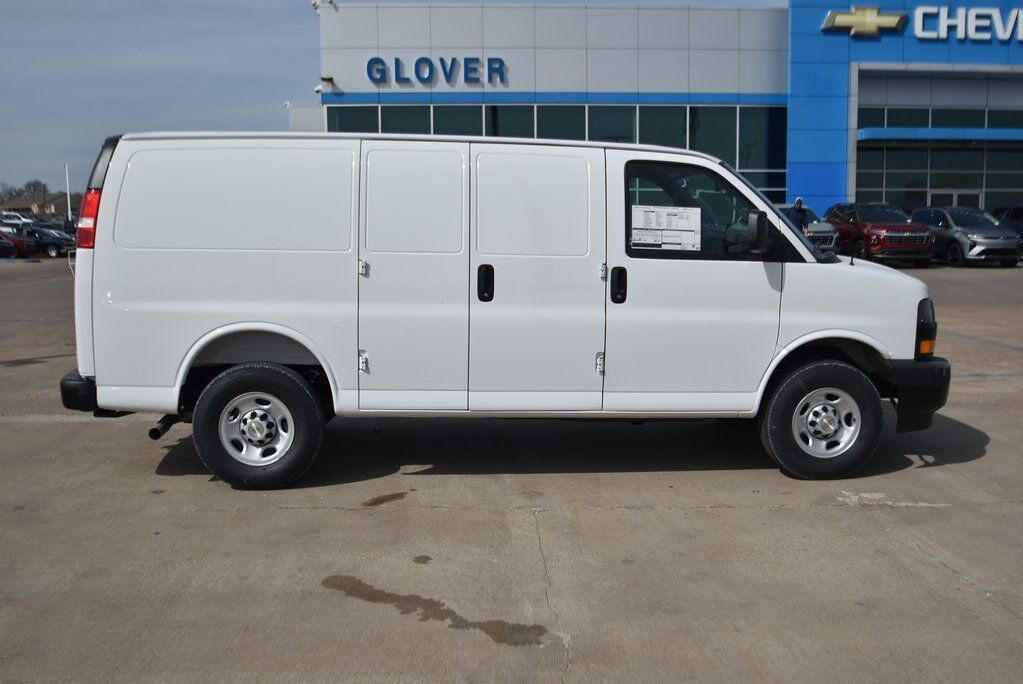 2026 CHEVROLET Express