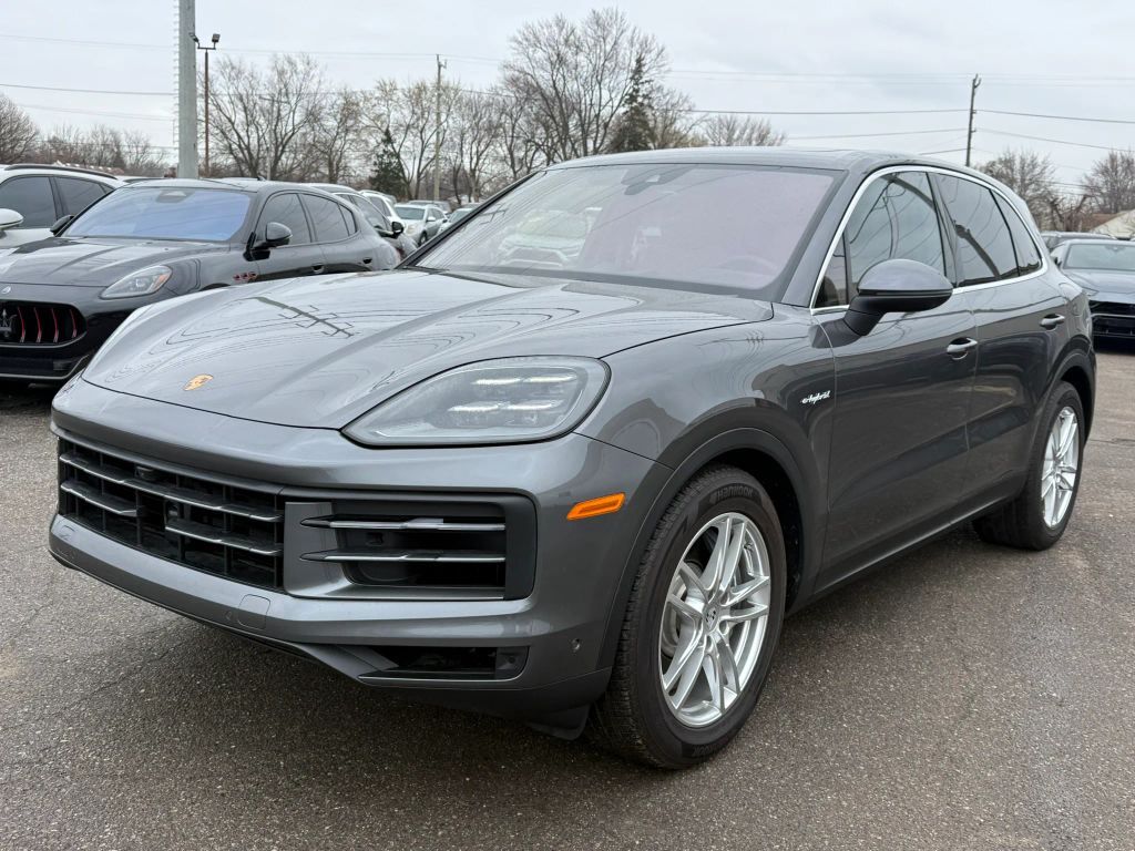 2025 PORSCHE Cayenne