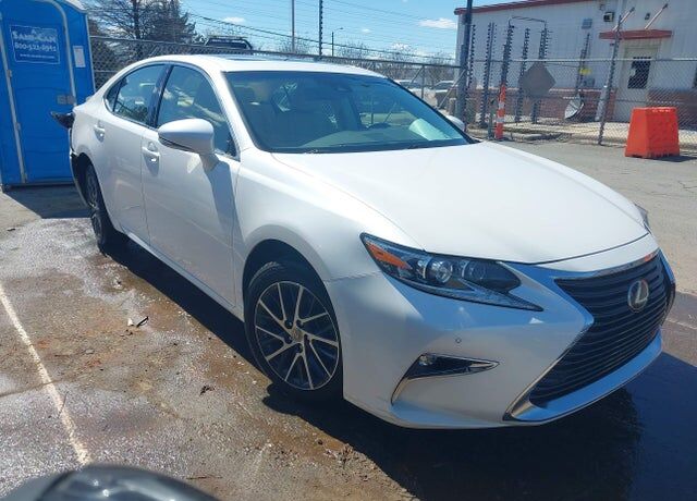 2016 LEXUS ES