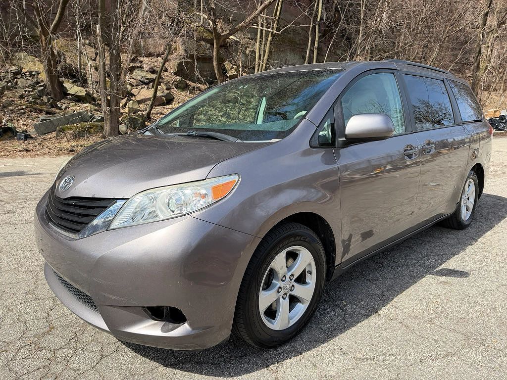 2012 TOYOTA Sienna