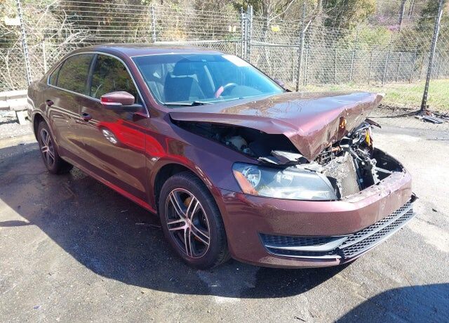 2013 VOLKSWAGEN Passat