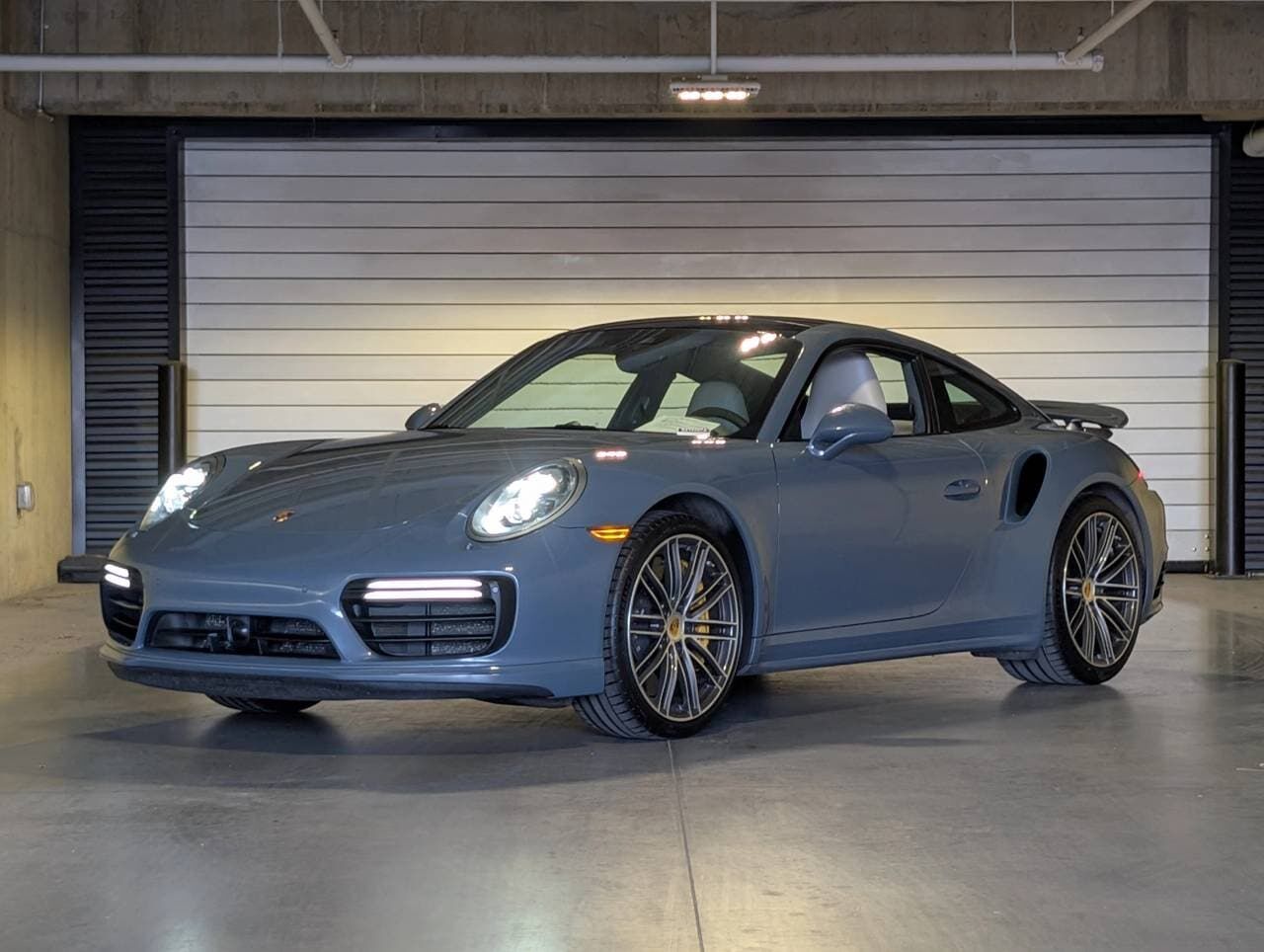 2017 PORSCHE 911