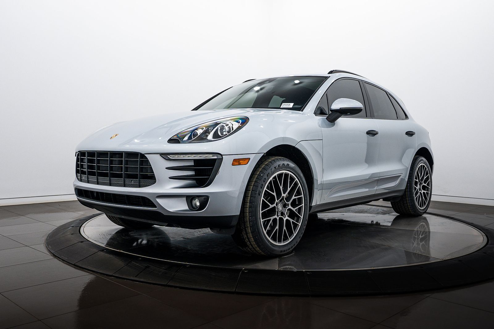 2018 PORSCHE Macan
