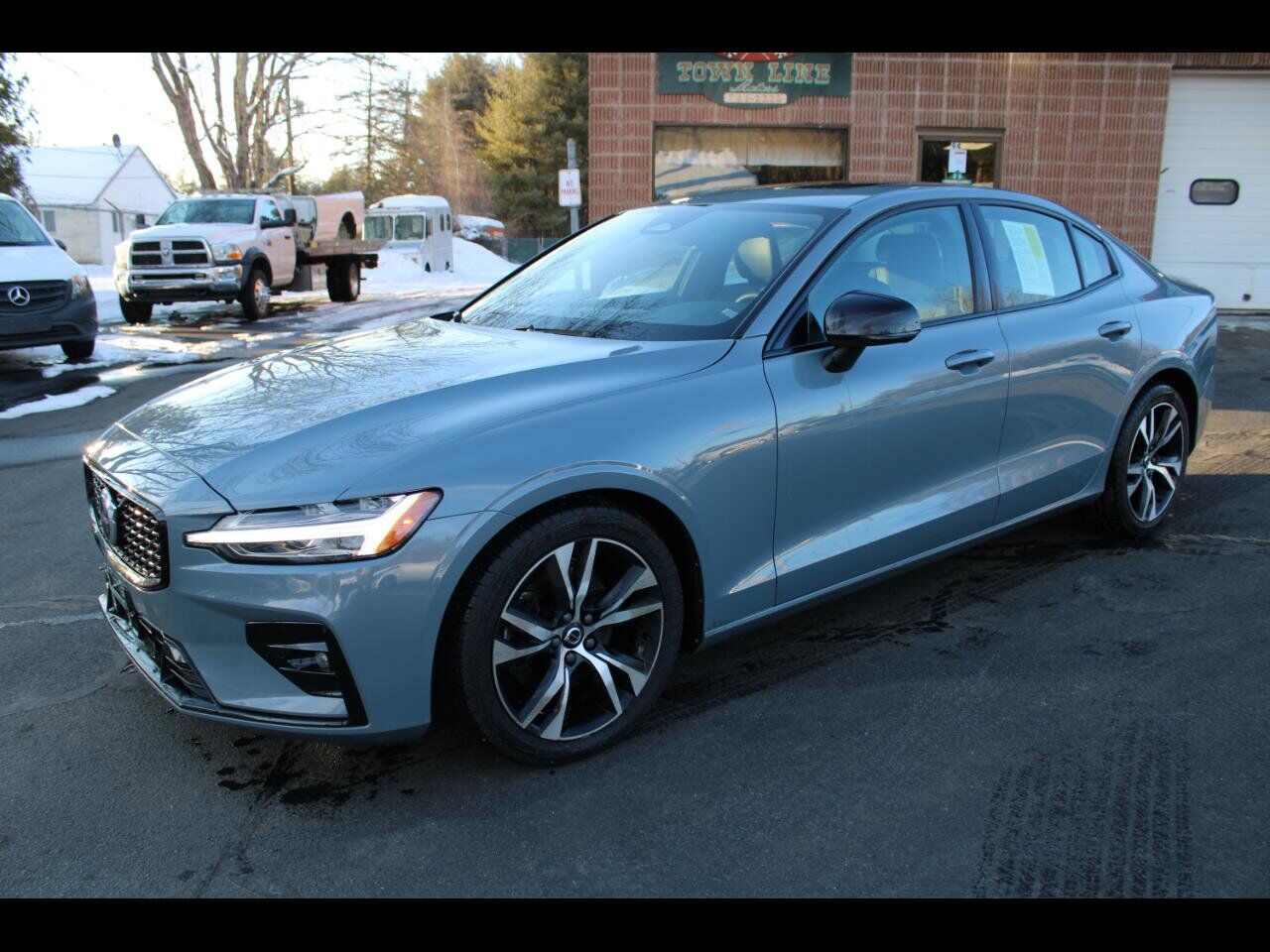 2023 VOLVO S60