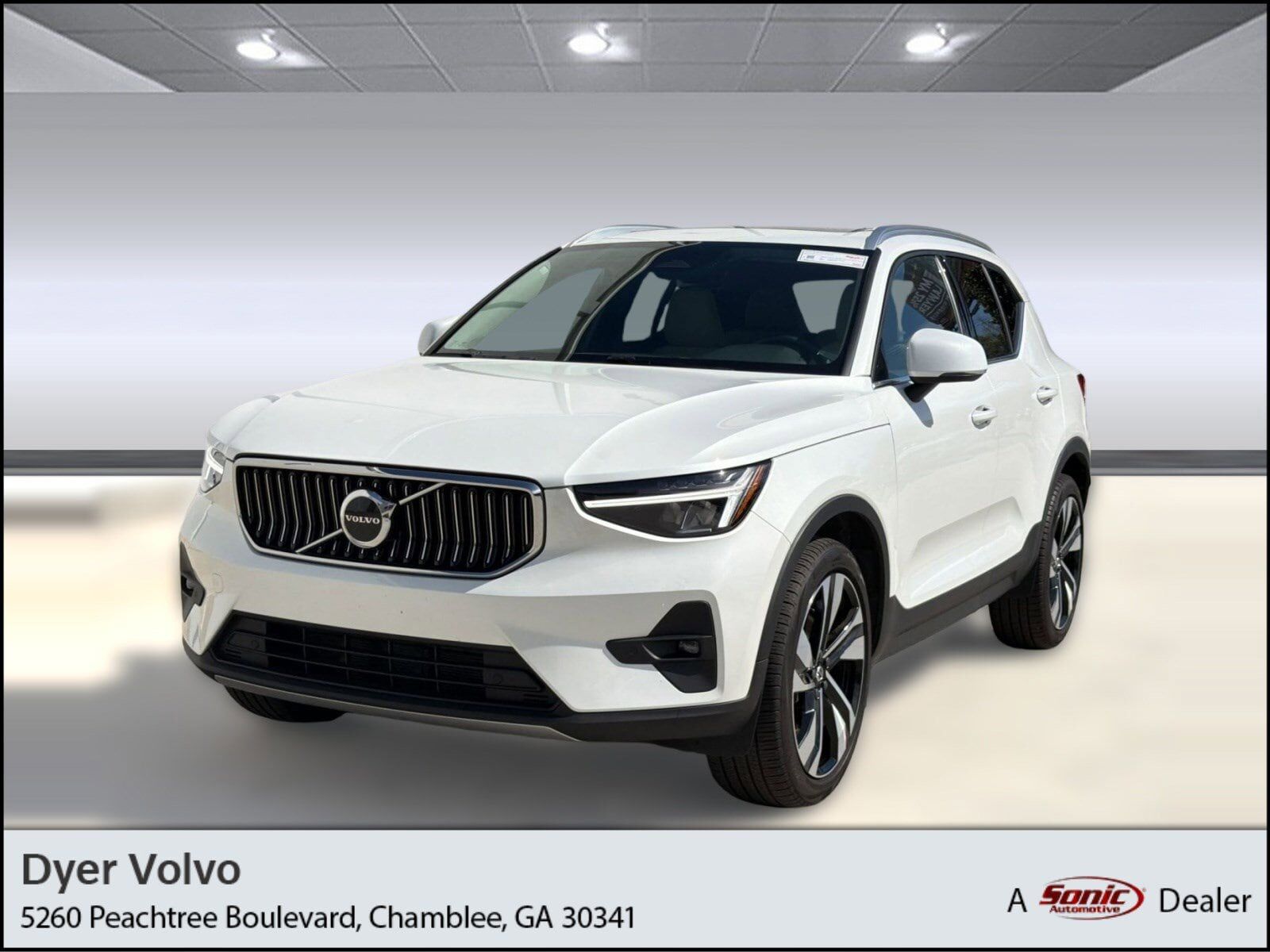 2023 VOLVO XC40
