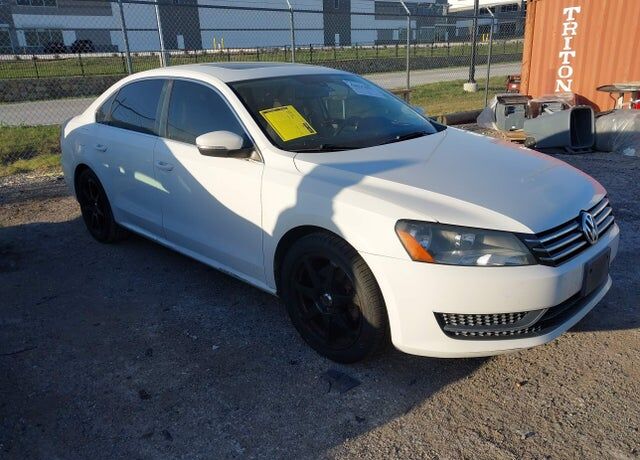 2013 VOLKSWAGEN Passat