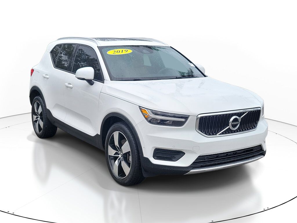 2019 VOLVO XC40