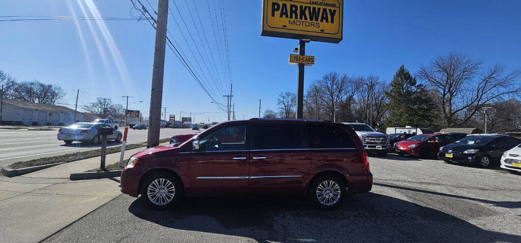 2013 CHRYSLER Town and Country
