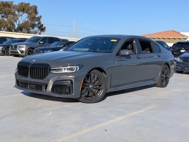2022 BMW M7