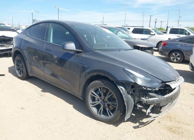 2025 TESLA Model Y