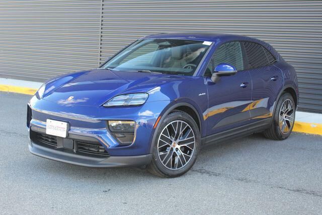 2026 PORSCHE Macan