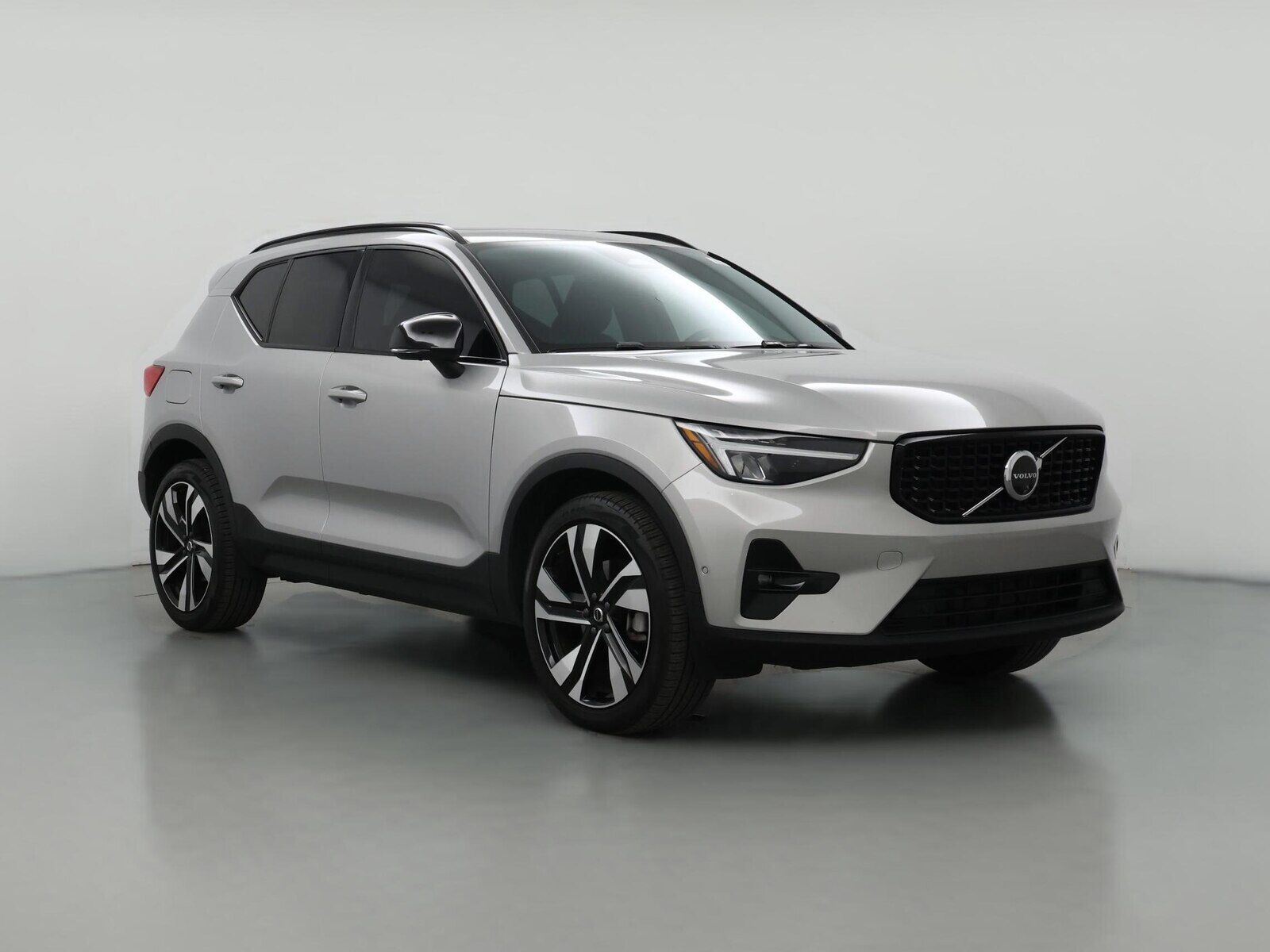 2025 VOLVO XC40