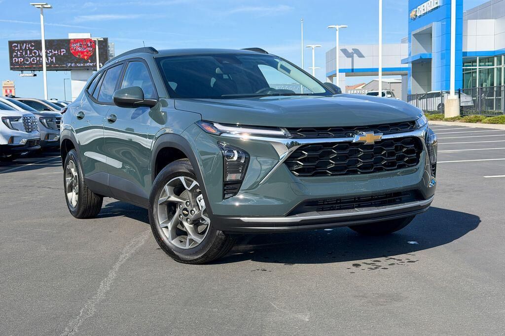 2026 CHEVROLET Trax