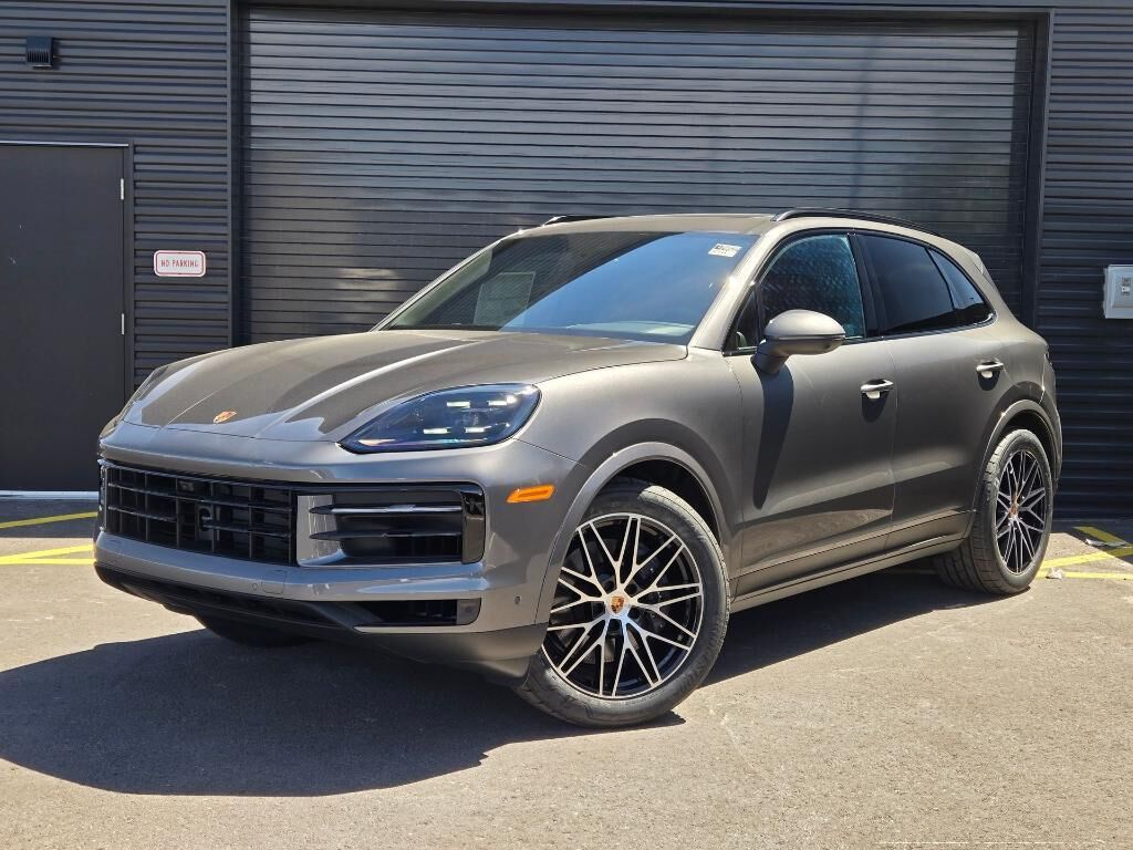 2025 PORSCHE Cayenne