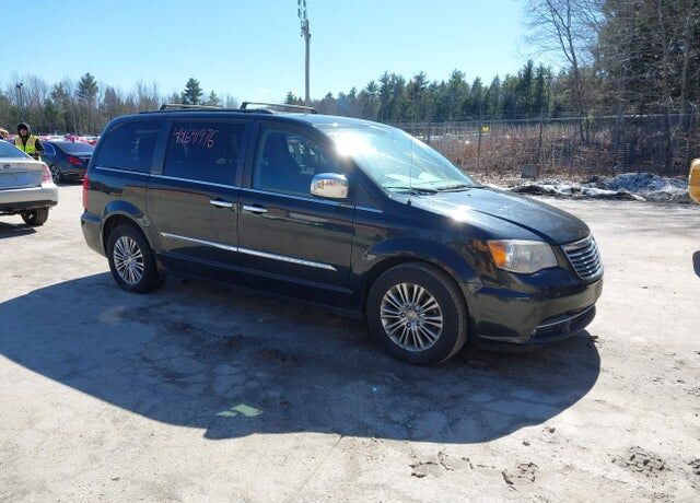 2014 CHRYSLER Town and Country
