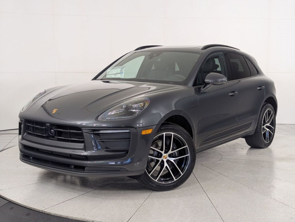 2026 PORSCHE Macan