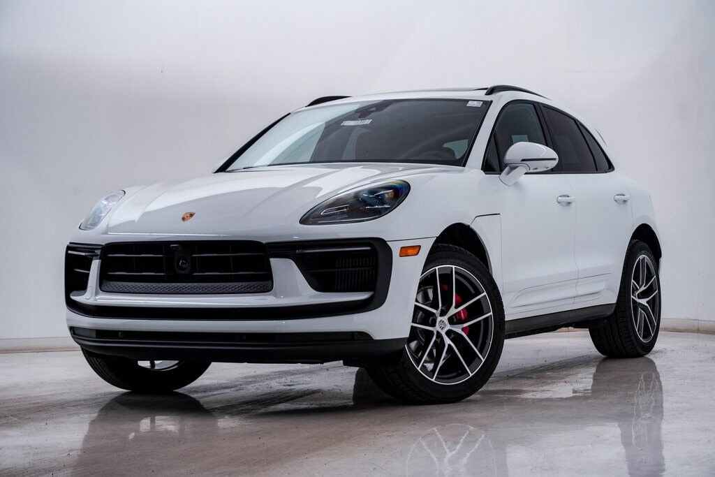 2026 PORSCHE Macan