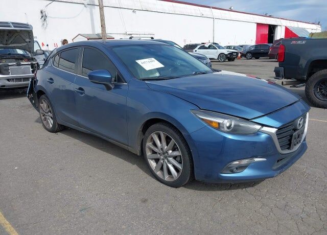 2017 MAZDA Mazda3
