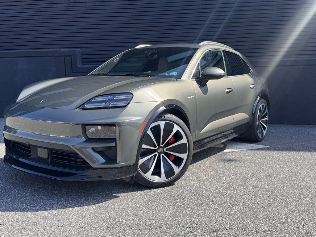 2024 PORSCHE Macan