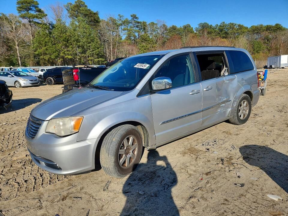 2011 CHRYSLER Town and Country