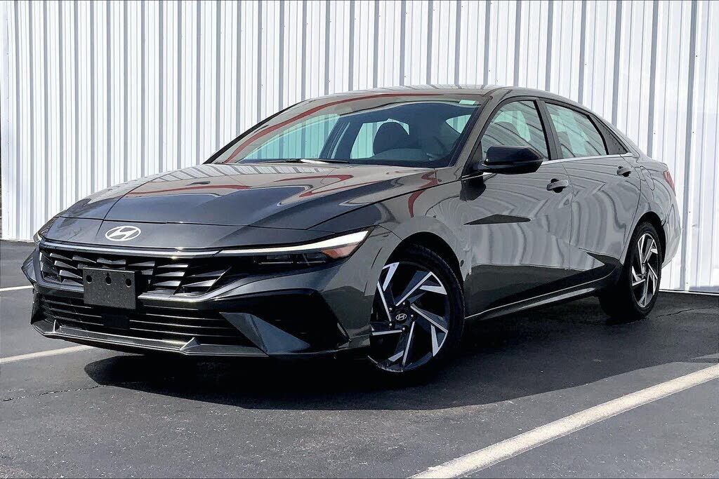 2024 HYUNDAI Elantra