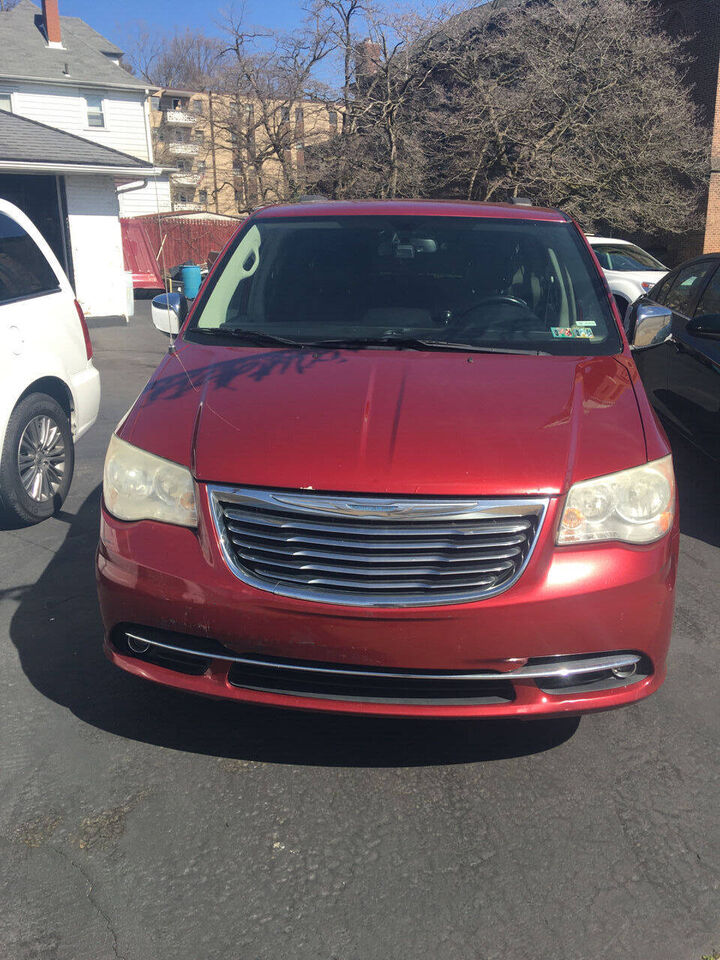 2012 CHRYSLER Town and Country