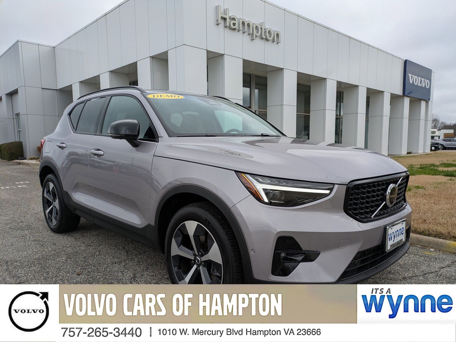 2026 VOLVO XC40