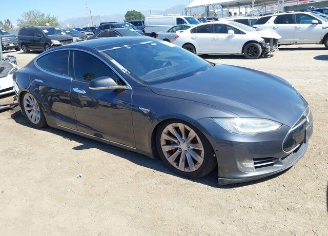 2015 TESLA Model S