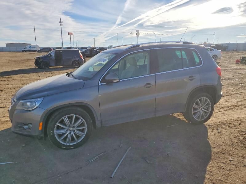 2011 VOLKSWAGEN Tiguan