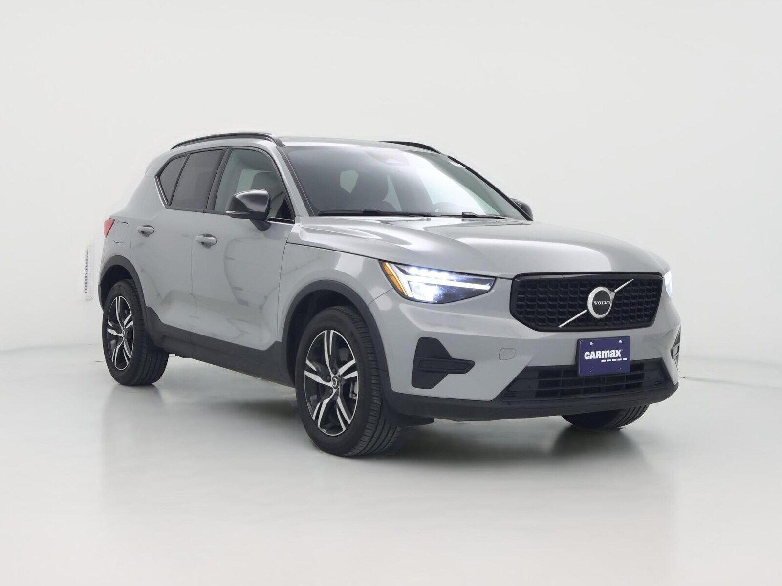 2024 VOLVO XC40