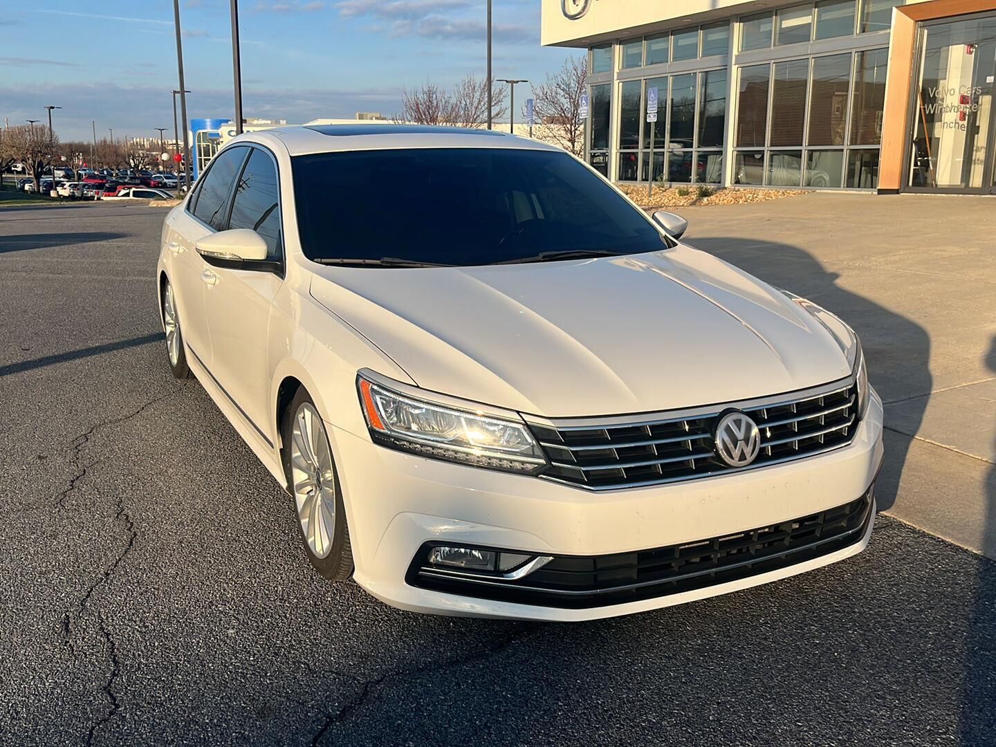 2017 VOLKSWAGEN Passat