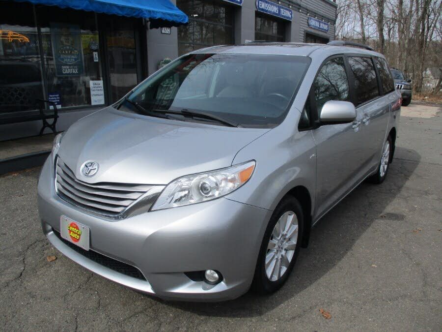 2017 TOYOTA Sienna