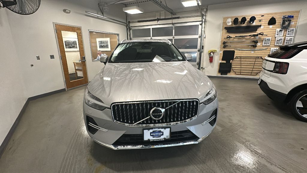 2023 VOLVO XC60