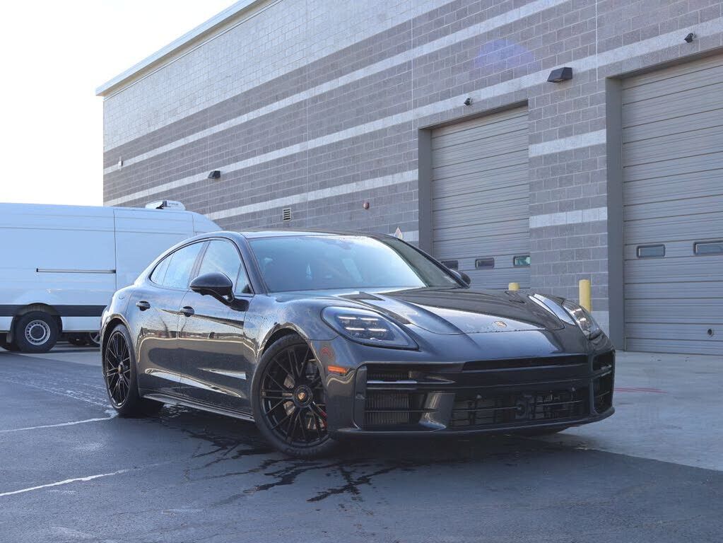 2025 PORSCHE Panamera