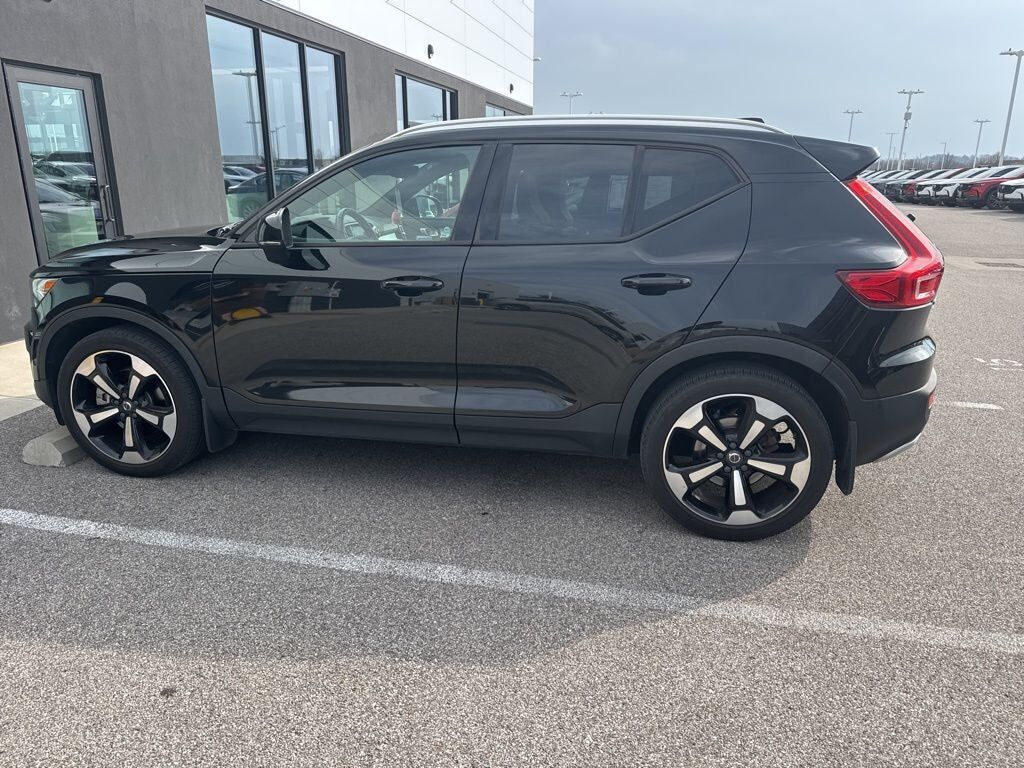 2019 VOLVO XC40