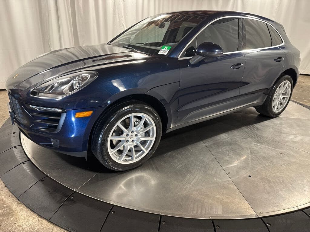 2017 PORSCHE Macan