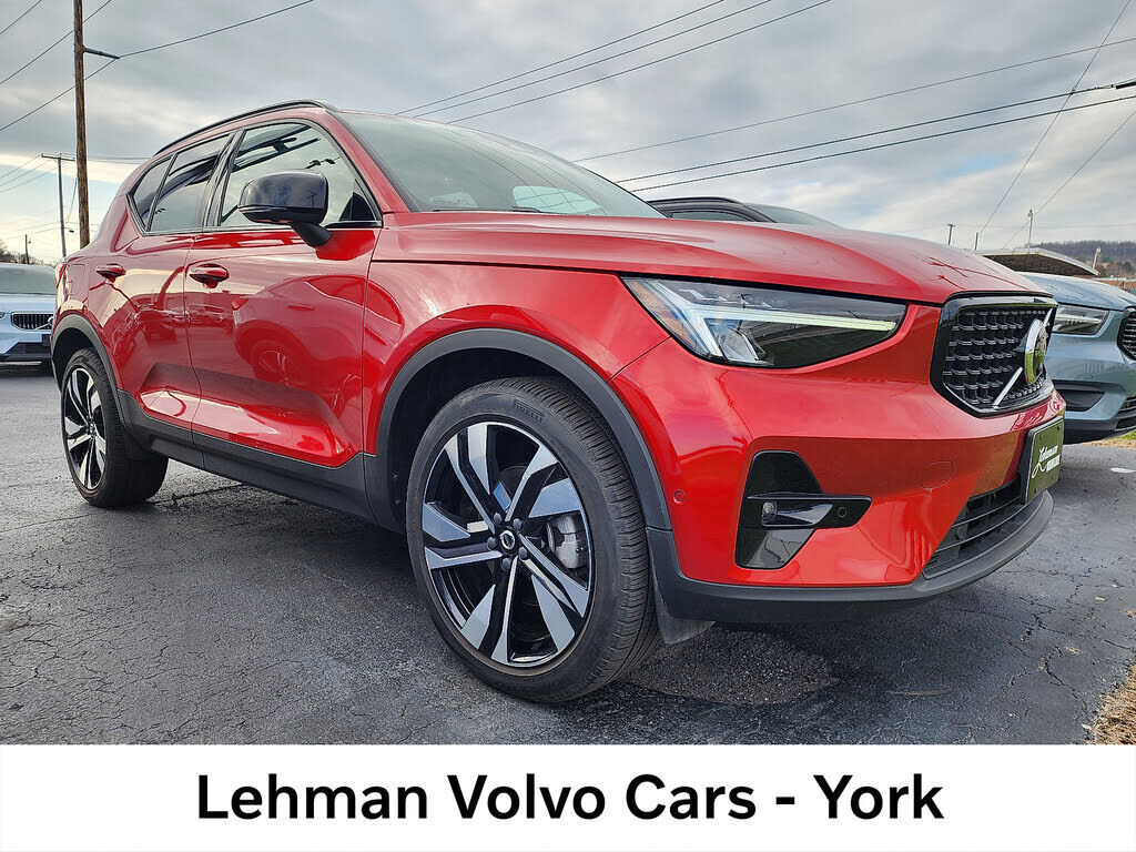 2023 VOLVO XC40