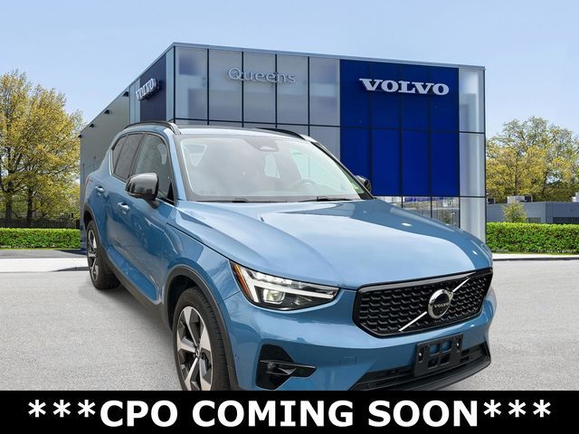 2023 VOLVO XC40