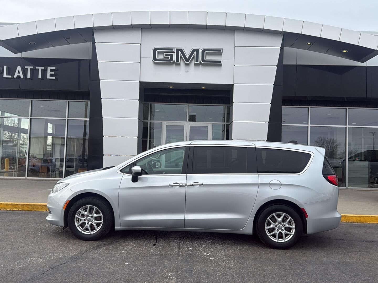 2023 CHRYSLER Voyager
