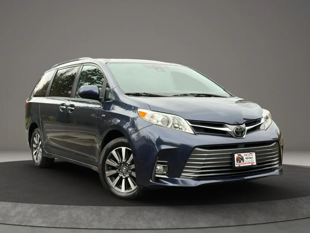 2018 TOYOTA Sienna