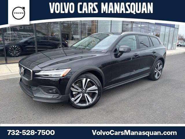 2025 VOLVO V60CC