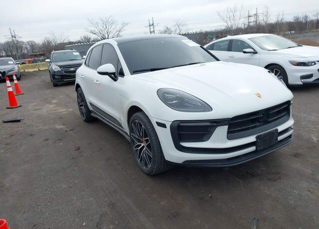 2024 PORSCHE Macan
