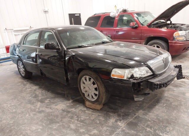 2011 LINCOLN Town Car