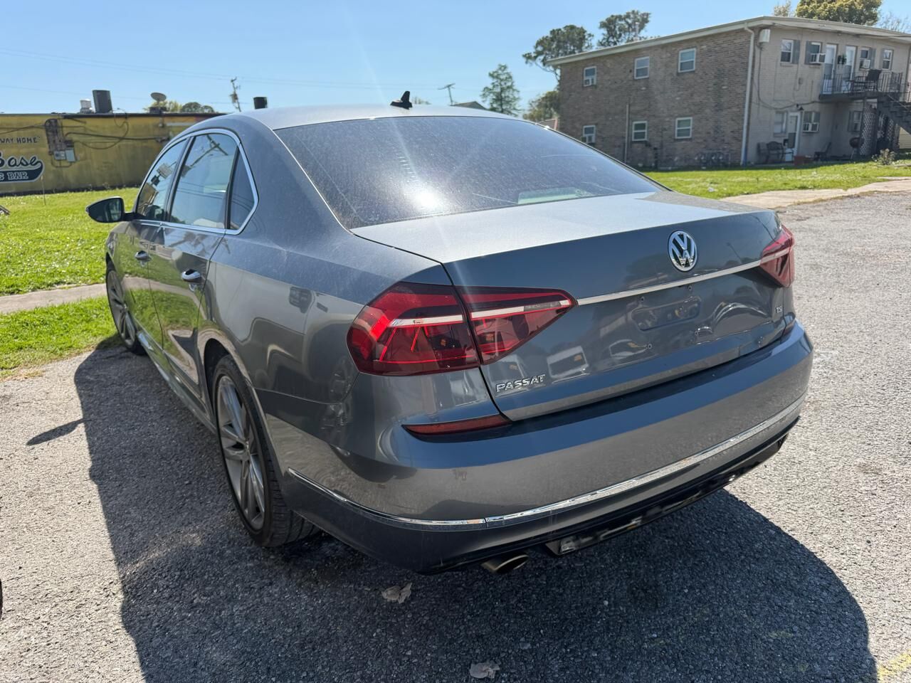 2017 VOLKSWAGEN Passat