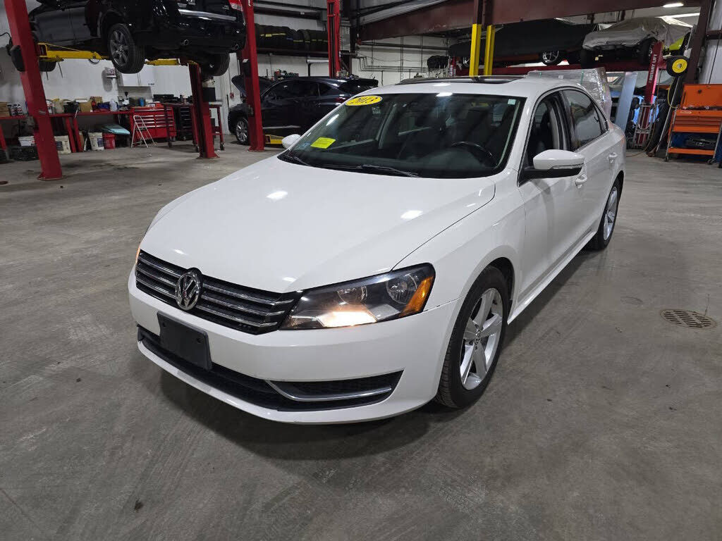 2013 VOLKSWAGEN Passat