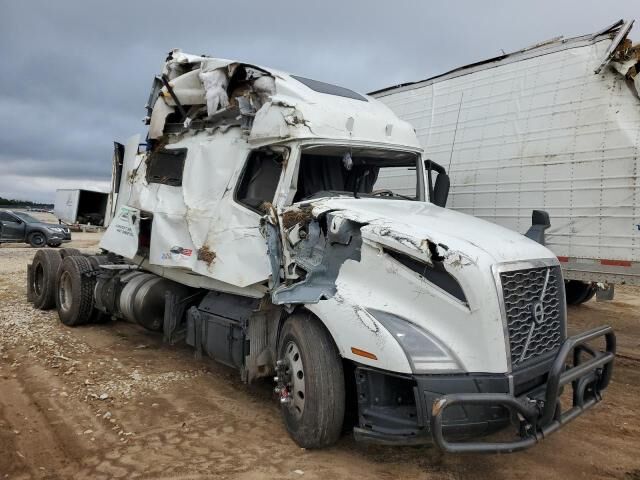 2022 VOLVO TRUCK VNL