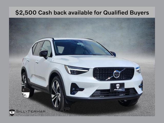 2026 VOLVO XC40