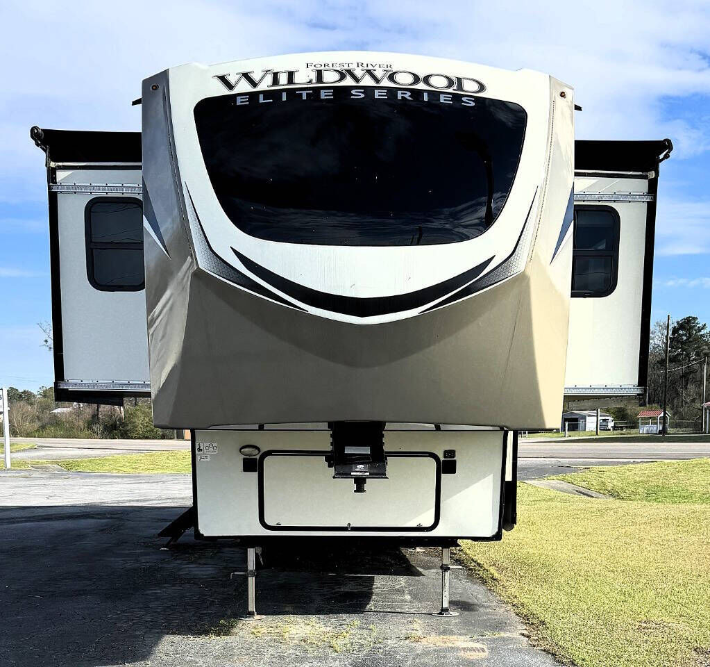 2022 FOREST RIVER Wildwood Laminated Towables