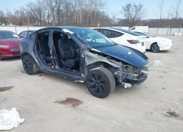 2025 TESLA Model Y